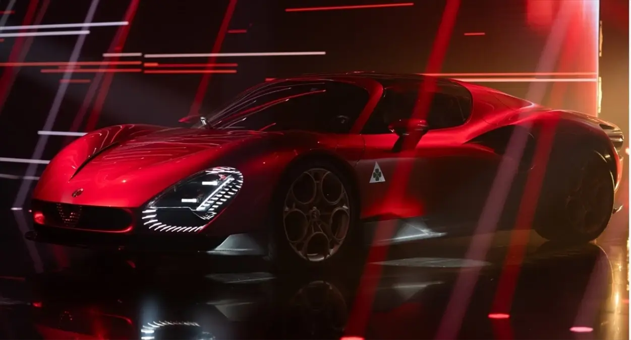 Alfa Romeo 33 Stradale Yılın Süper Otomobili Seçildi