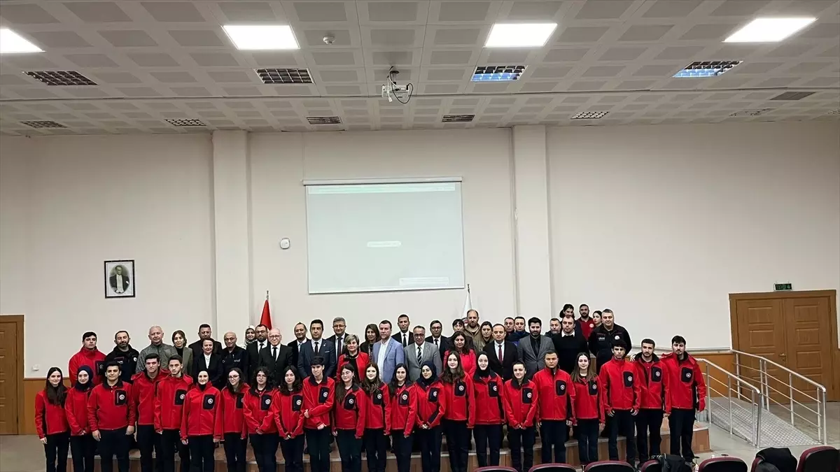 ÇOMÜ’de Acil Yardım Öğrencilerine Üniforma Töreni
