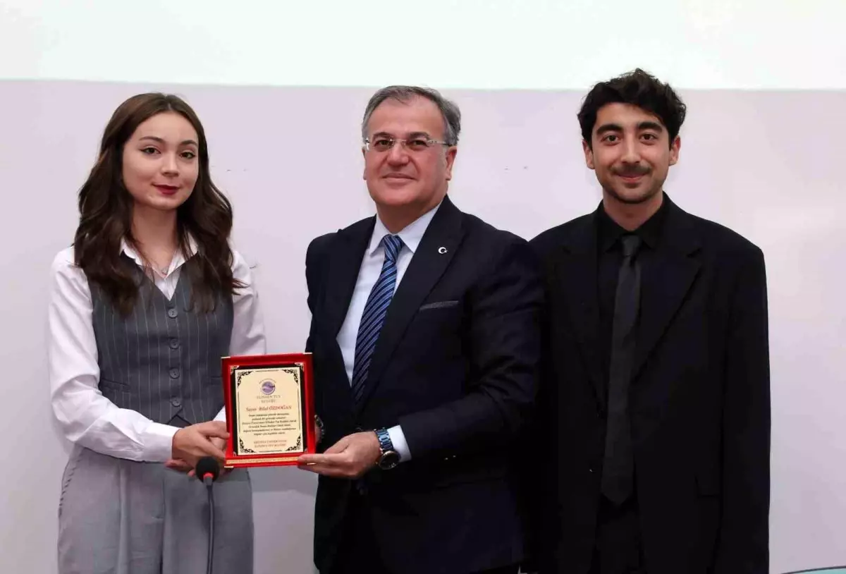 Hacılar Belediye Başkanı Özdoğan, İnsan Hakları Günü Konferansında Gençlerle Buluştu