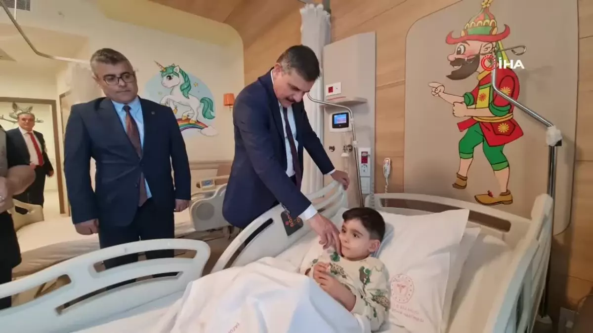 Vali Çiftçi’den Minik Hastalara Moral Ziyareti