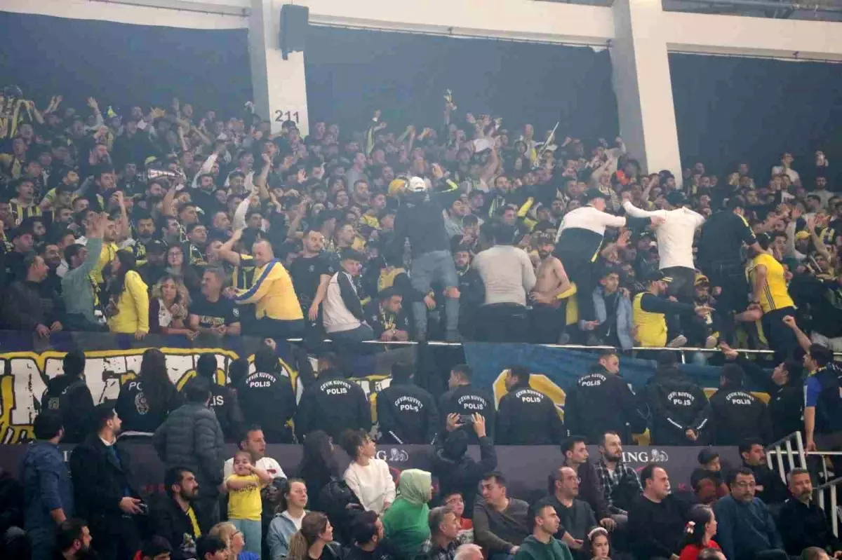 Fenerbahçe-Galatasaray maçı olaylı bitti
