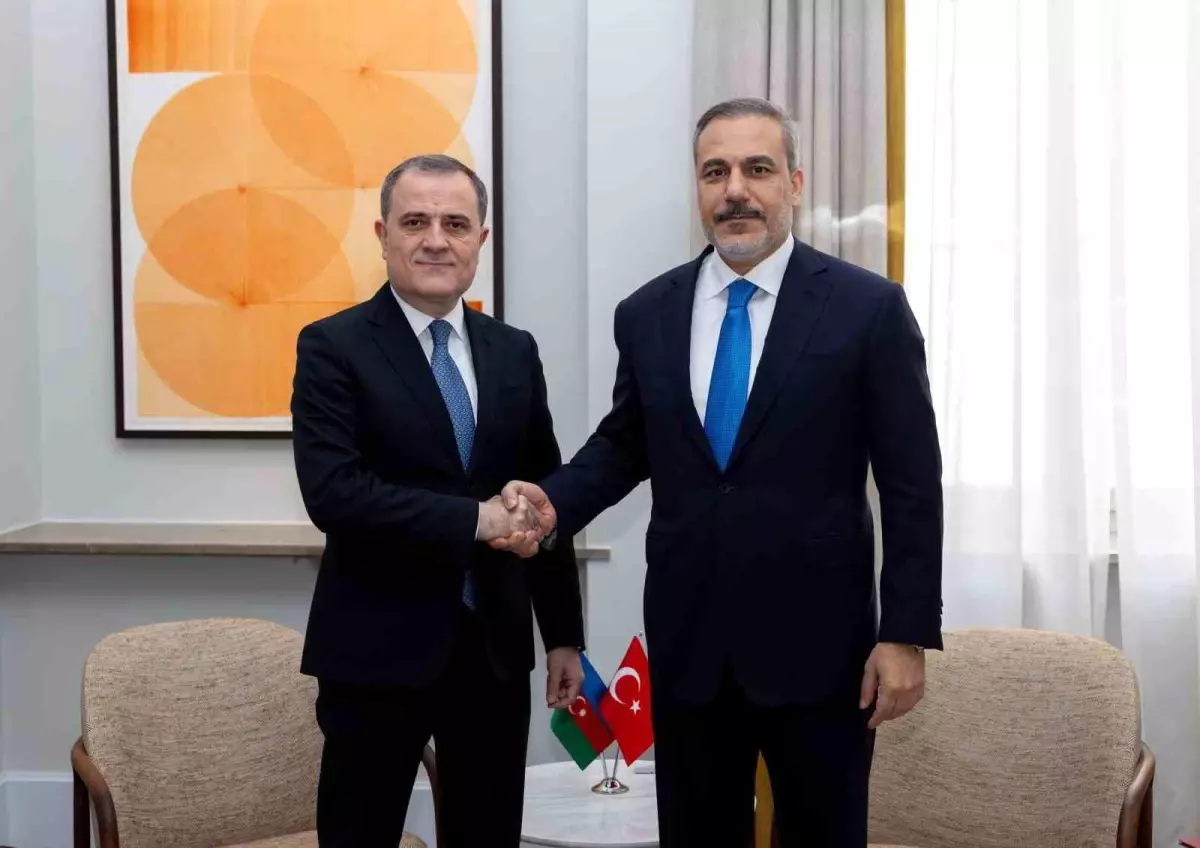 Hakan Fidan, Münih’te Azerbaycanlı Mevkidaşıyla Görüştü