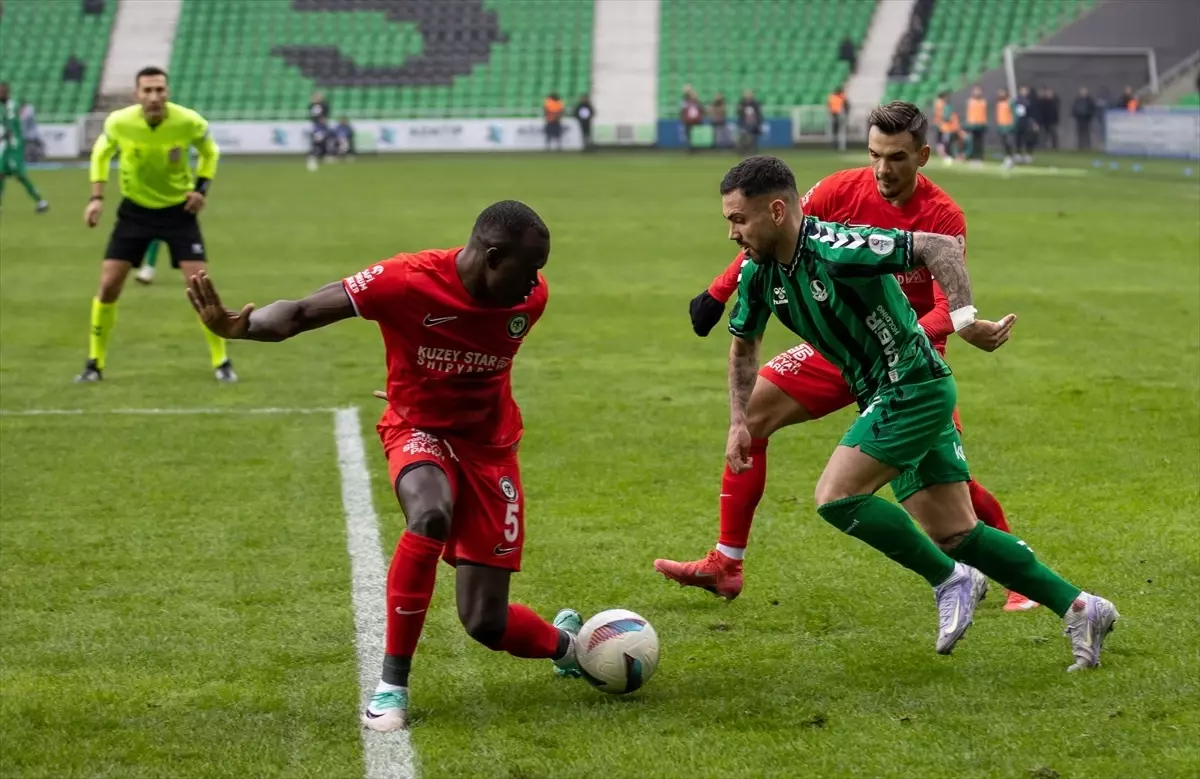 Sakaryaspor Coşkulu Başladı