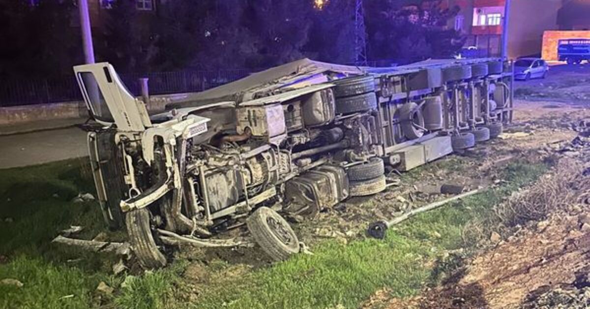 Mardin’de TIR ile hafif ticari araç çarpıştı: 6 yaralı